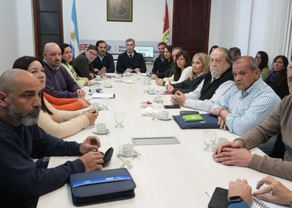 Paritaria docente: el Gobierno ofreció un aumento semestral del 7 % ...